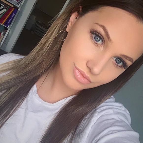 Meet your Posher, Claire - Picture 1 of 1